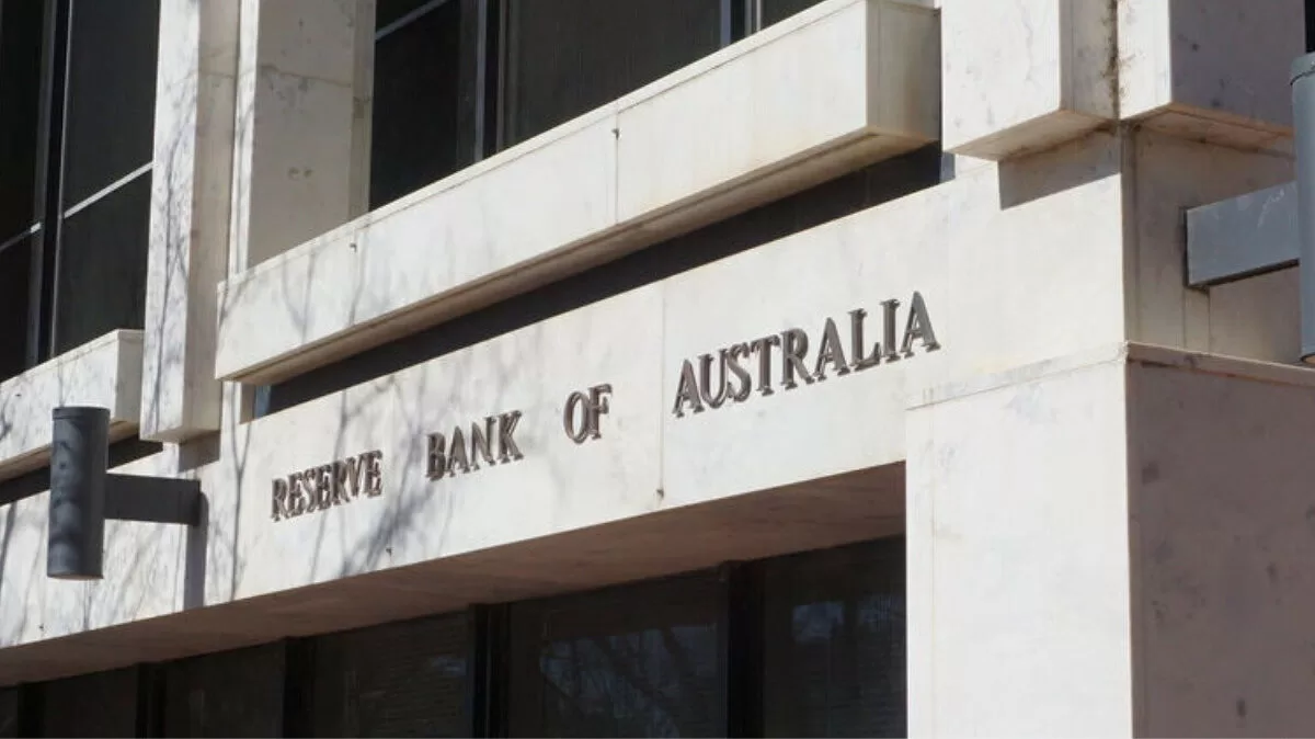 RBA urged to hold tight on  rate hikes, as data reveals flattening wage growth